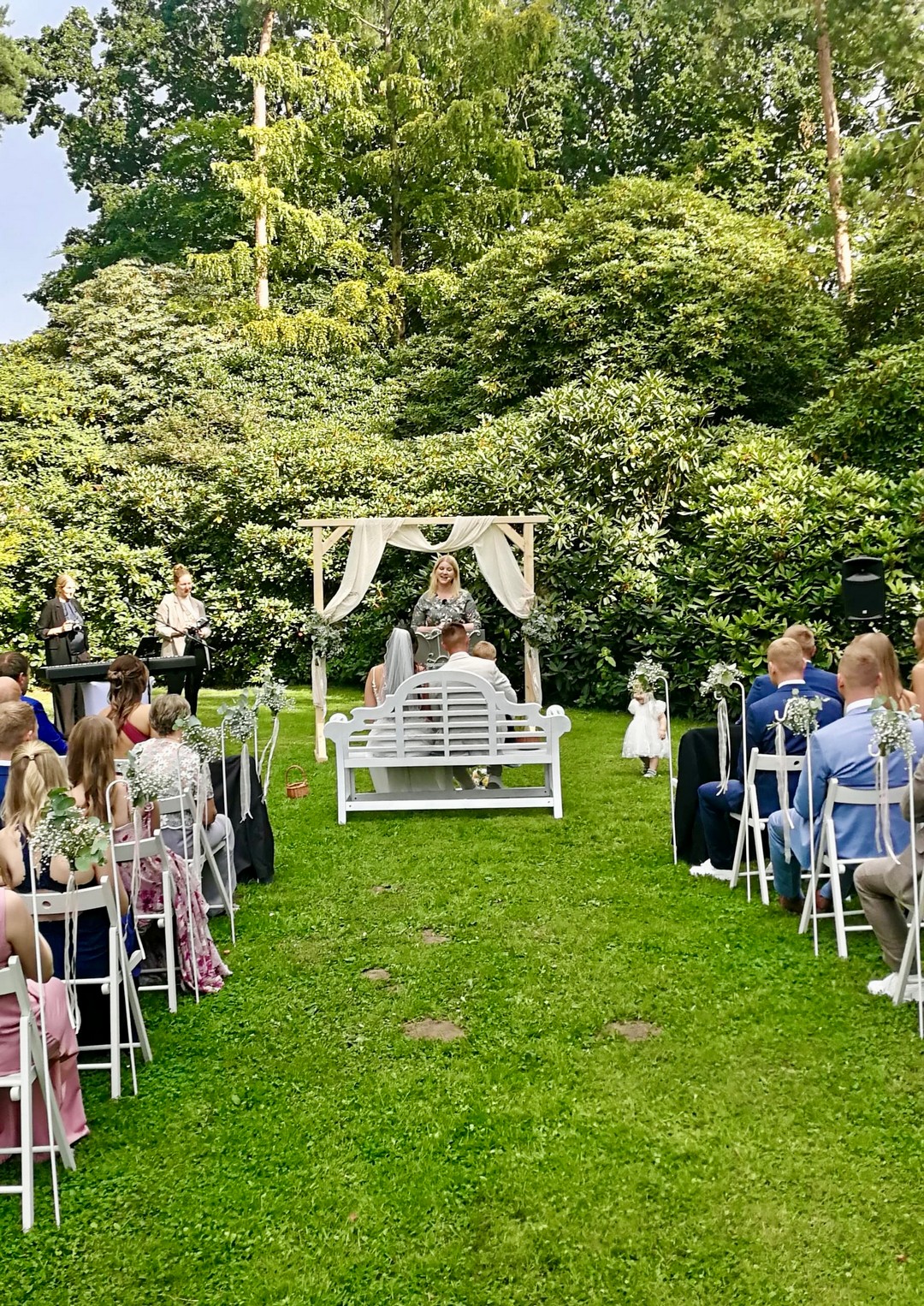 Freie Traurednerin aus Bad Zwischenahn bei einer Hochzeit in der Orangerie im Park Linswege